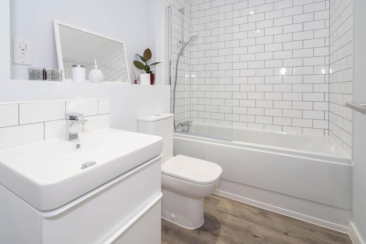 New Build - 2 Bed Snug Modern Apartment - Juliet Balcony - Roof Top Terrace - Digbeth, Birmingham City Centre - Free Netflix & Smart Tv Zewnętrze zdjęcie